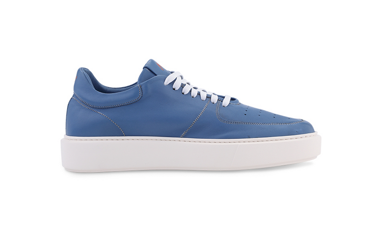 kody travel sneaker in blue 
