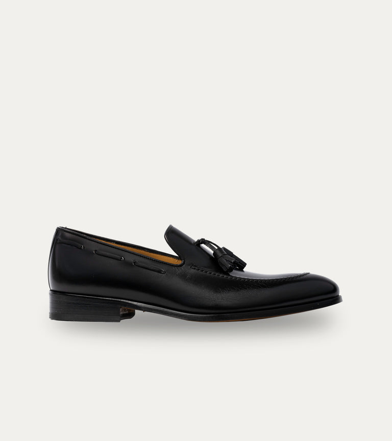 Men's black Italian leather loafer dress shoes with tassel