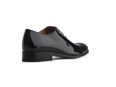 black patent leather oxford shoe